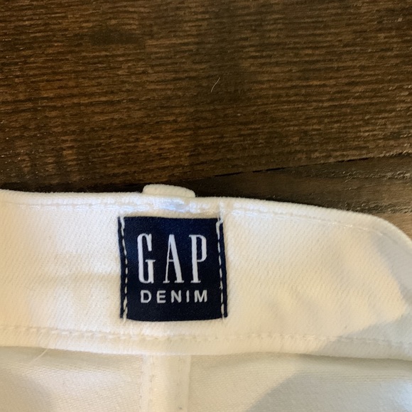 Never worn! Gap white jean shorts! - Picture 3 of 4